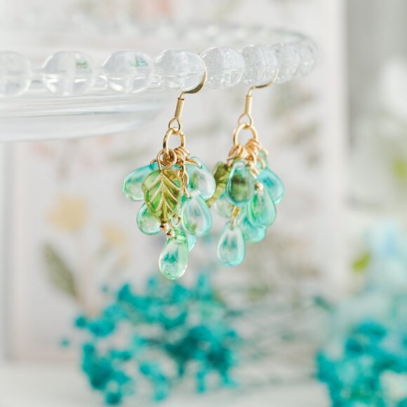 Handmade Glass grape earrings - Picture 6 of 6